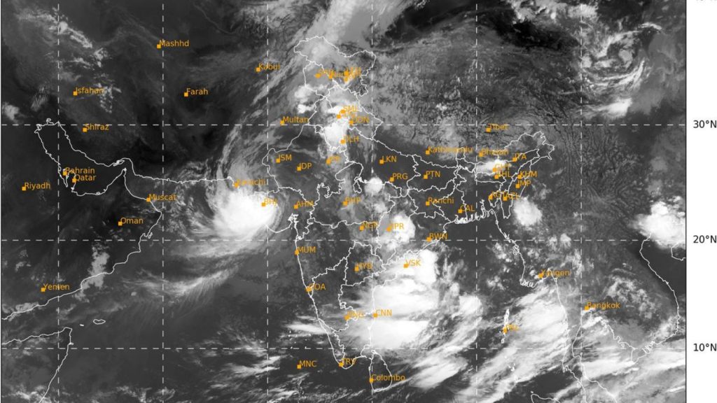 अब चक्रवात असना का खतरा, 48 साल बाद का पहला तूफान