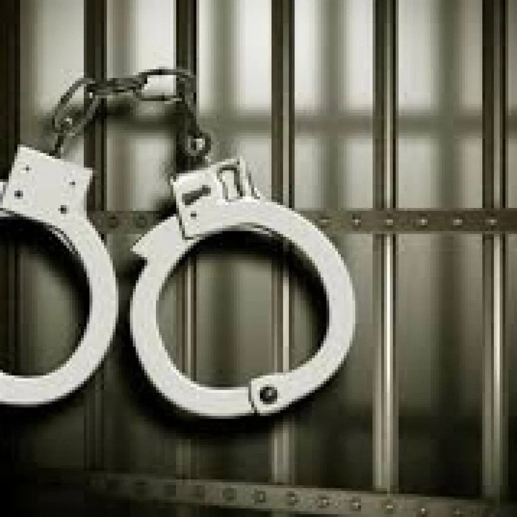 गुजरात के एक यात्री से हेली टिकट बुकिंग के नाम पर ठगी करने वाले गिरोह ने करीब दो लाख रुपये हड़प लिए
