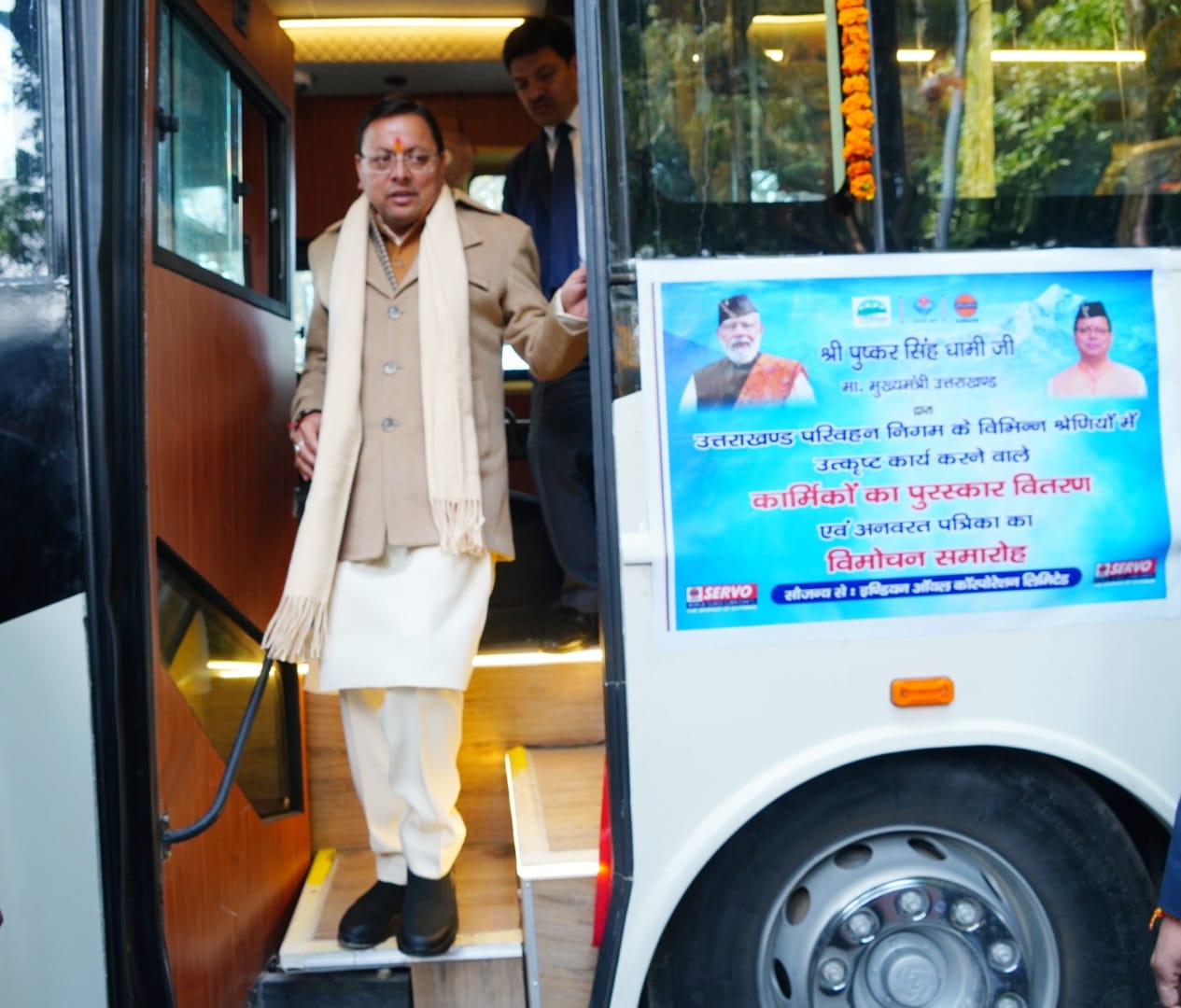 नववर्ष के अवसर पर मुख्यमंत्री श्री पुष्कर सिंह धामी ने उत्तराखंड परिवहन निगम के बेड़े में 100 नई बसें शामिल की