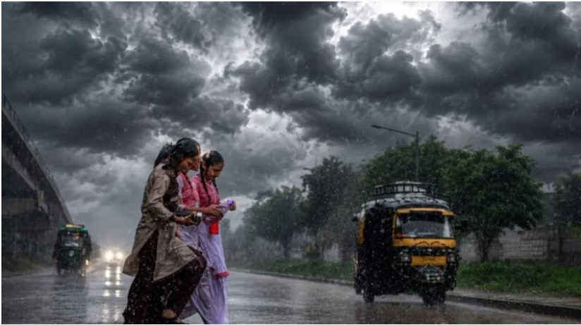 चारधाम यात्रा के बीच मौसम की चेतावनी के बाद गढ़वाल आयुक्त विनय शंकर पांडेय ने श्रद्धालुओं और पर्यटकों से यात्रा के दौरान विशेष सतर्कता बरतने की अपील की