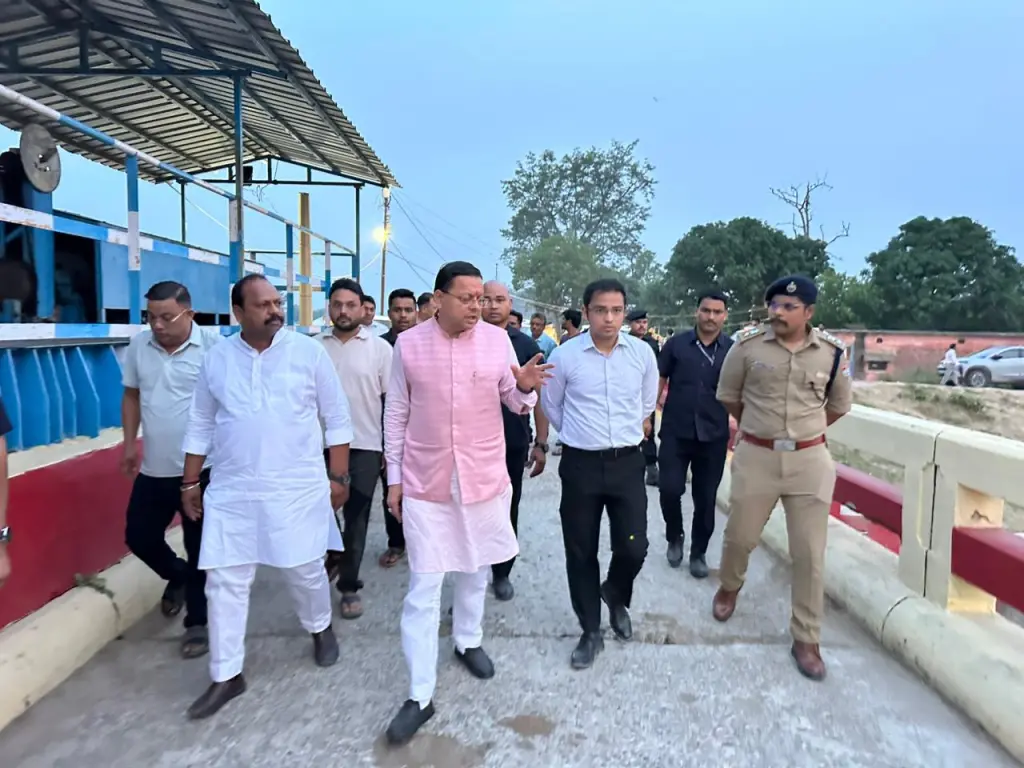 मुख्यमंत्री धामी ने कहा कि लोहियाहेड वाटर बाईपास क्षेत्र में पर्यटन की अपार संभावनाएं हैं।